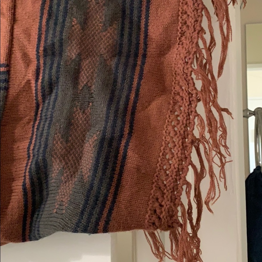 Poncho - Picture 3 of 5